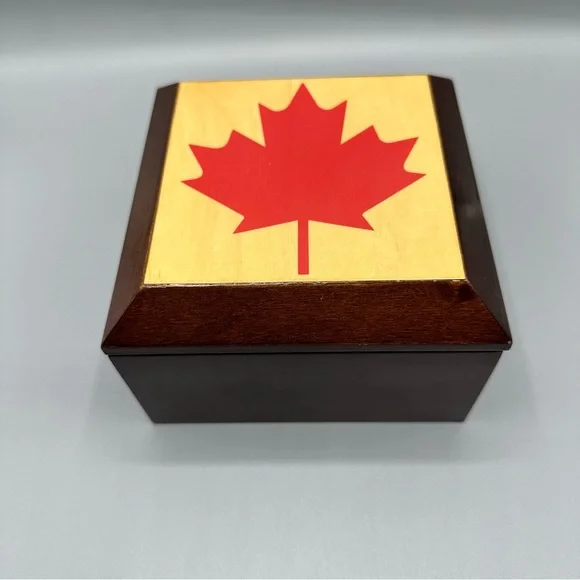 Vintage The Bombay Company Wooden Music Box 1996 Canada flag Brown